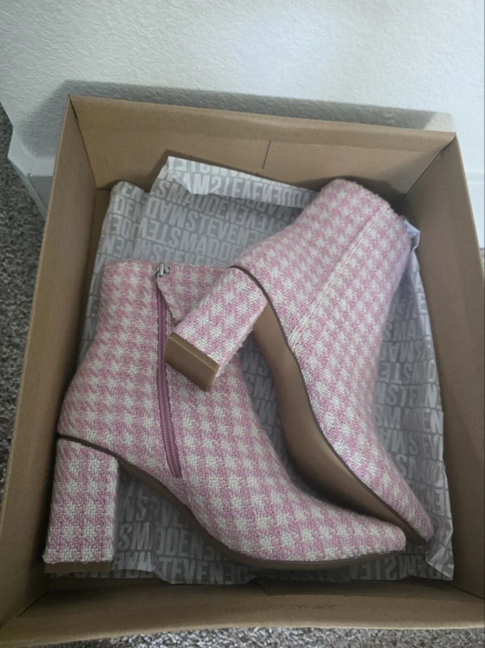 Steve Madden Women's Pink/White Houndstooth Tweed Ankle Boots (US 7.5)